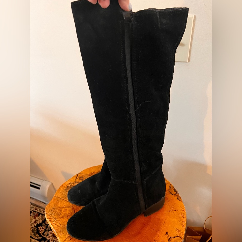 Black suede high boots, to the knee. Size 8, slip on boots. Steve Madden.